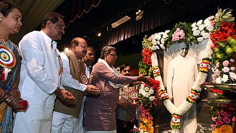 ಅರಸು ಜನ್ಮ ದಿನಾಚರಣೆ ಕಾರ್ಯಕ್ರಮದಲ್ಲಿ ಸಿಎಂ ಸಿದ್ದರಾಮಯ್ಯ