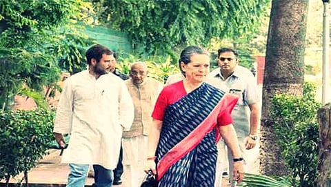 ಕಾಂಗ್ರೆಸ್ ಅಧ್ಯಕ್ಷೆ ಸೋನಿಯಾ ಗಾಂಧಿ ತಮ್ಮ ನಿವಾಸದ ಹೊರಗೆ (ಸಾಂದರ್ಭಿಕ ಚಿತ್ರ)