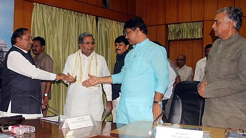 ಸಿಎಂ ಅಧ್ಯಕ್ಷತೆಯ ಸರ್ವಪಕ್ಷ ಸಭೆಯಲ್ಲಿ ನಾಯಕರು (ಫೋಟೋ ಕೃಪೆ: ಕೆಪಿಎನ್)