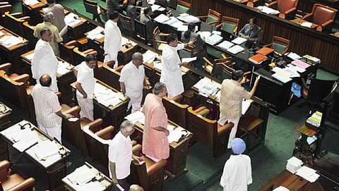 ಸರ್ಕಾರದ ವಿರುದ್ಧ ಪ್ರತಿಪಕ್ಷ ಸದಸ್ಯರ ಸಿಡಿಮಿಡಿ