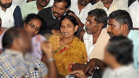 ಅಸ್ವಸ್ಥಗೊಂಡಿರುವ ಡಿ.ಕೆ ರವಿ ತಾಯಿ ಗೌರಮ್ಮ