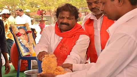 ಸಾರ್ವಜನಿಕವಾಗಿ ದಲಿತರಿಂದ ಗೋಮಾಂಸ ಭಕ್ಷಣೆ