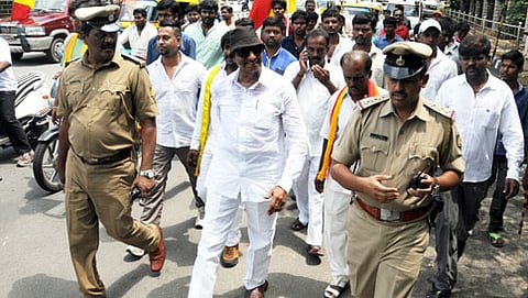 ವಾಟಾಳ್ ನಾಗಾರಜ್ ನೇತೃತ್ವದಲ್ಲಿ ಪ್ರತಿಭಟನಾ ರ್ಯಾಲಿ