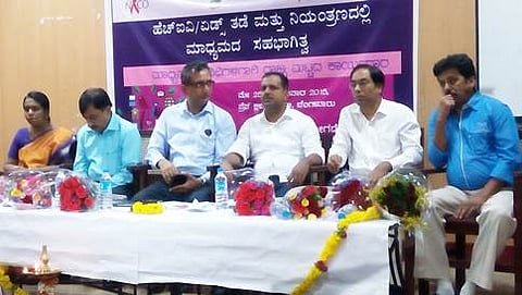 ಪ್ರೆಸ್ ಕ್ಲಬ್ ನಲ್ಲಿ ಆಯೋಜಿಸಿದ್ದ ಎಚ್ ಐವಿ/ಏಡ್ಸ್ ತಡೆ ಮತ್ತು ನಿಯಂತ್ರಣದಲ್ಲಿ ಮಾಧ್ಯಮದ ಪಾತ್ರ ಕುರಿತ ರಾಜ್ಯಮಟ್ಟದ ಕಾರ್ಯಾಗಾರವನ್ನು ಪಾಲ್ಗೊಂಡ ಆರೋಗ್ಯ ಸಚಿವ ಯು.ಟಿ ಖಾದರ್ ಮತ್
