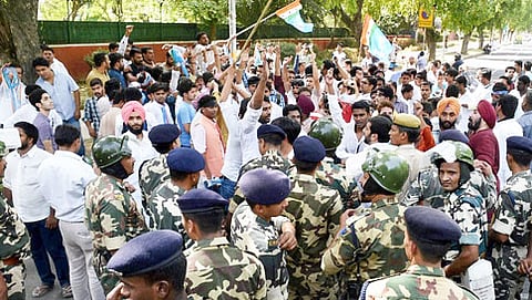 ನವದೆಹಲಿಯಲ್ಲಿ ವಿದ್ಯಾರ್ಥಿ ಸಂಘಟನೆಳ ಪ್ರತಿಭಟನೆ