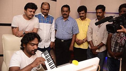 ಸಂಗೀತ ನಿರ್ದೇಶಕ ಅರ್ಜುನ್ ಜನ್ಯ ಸ್ಟುಡಿಯೋದಲ್ಲಿ ಮುಂಗಾರು ಮಳೆ-೨ ಚಿತ್ರತಂಡ