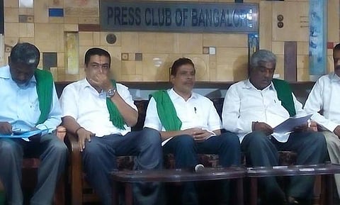 ಪತ್ರಿಕಾಗೋಷ್ಠಿ ನಡೆಸಿದ ಕೋಡಿಹಳ್ಳಿ ಚಂದ್ರಶೇಖರ್ ಮತ್ತು ರೈತ ಮುಖಂಡರು