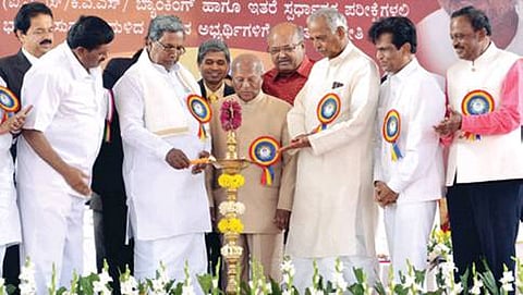 ಮಾಗಡಿ ಬಳಿಯ ಸೋಲೂರಿನಲ್ಲಿ ಆರ್.ಎಲ್.ಜಾಲಪ್ಪ ಅಕಾಡೆಮಿ ಸ್ಥಾಪನಾ ಸಮಾರಂಭವನ್ನು ಸಿಎಂ ಸಿದ್ದರಾಮಯ್ಯ ಉದ್ಘಾಟಿಸಿದರು.