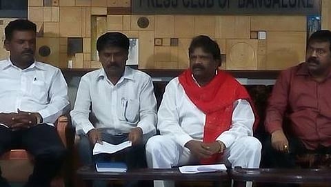 ಪತ್ರಿಕಾಗೋಷ್ಠಿಯಲ್ಲಿ ಡಿಎಸ್ ಎಸ್ ಅಧ್ಯಕ್ಷ ಎನ್ ಮೂರ್ತಿ ಮತ್ತಿತರರು ಹಾಜರಿದ್ದರು.