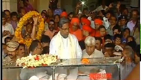 ಕಲ್ಬುರ್ಗಿ ಪಾರ್ಥಿವ ಶರೀರದ ಅಂತಿಮ ದರ್ಶನ ಪಡೆದ ಸಿಎಂ ಸಿದ್ದರಾಮಯ್ಯ