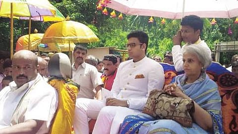 ಯದುವೀರ್ ಒಡೆಯರ್, ಪ್ರಮೋದಾದೇವಿ