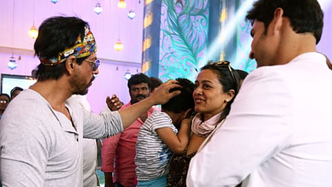 ಮಹೇಶ್ ಬಾಬು ಅವರೊಂದಿಗೆ ಶಾರುಖ್ (ಚಿತ್ರಕೃಪೆ ಐಬಿಎನ್)