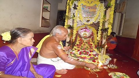 ಅನಂತ ಪದ್ಮನಾಭ ಪೂಜೆಯಲ್ಲಿ ನಿರತರಾಗಿರುವ ಉಬರಡ್ಕ ಅನಂತೇಶ್ವರ ಭಟ್ ದಂಪತಿ