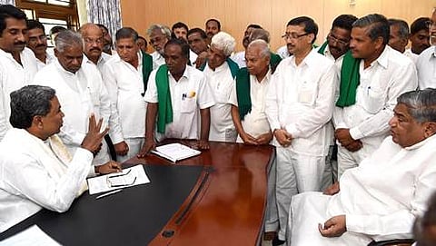 ವಿಧಾನಸೌಧದಲ್ಲಿ ರೈತ ಮುಖಂಡರೊಂದಿಗೆ ಚರ್ಚಿಸಿದ ಮುಖ್ಯಮಂತ್ರಿ ಸಿದ್ದರಾಮಯ್ಯ