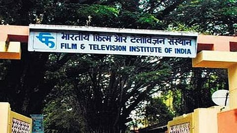 ಧರಣಿ ನಿರತ ಎಫ್ ಟಿ ಐ ಐ ವಿದ್ಯಾರ್ಥಿಗಳ ಸಂಗ್ರಹ ಚಿತ್ರ