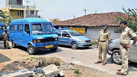 ಘಟನಾ ಸ್ಥಳದಲ್ಲಿ ಪೊಲೀಸರು