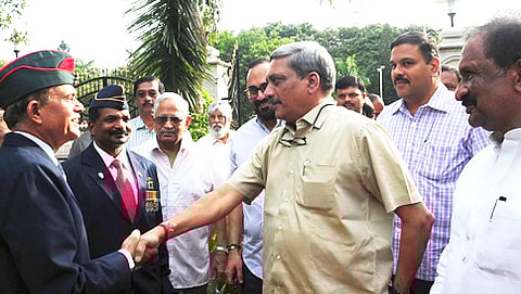 ಕೇಂದ್ರ ರಕ್ಷಣಾ ಸಚಿವ ಮನೋಹರ್ ಪರಿಕ್ಕರ್ (ಸಂಗ್ರಹ ಚಿತ್ರ)
