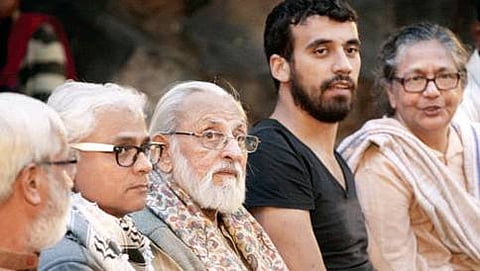 ಸಮುದಾಯ ಕರ್ನಾಟಕ ರಾಜ್ಯ ಸಮಿತಿ ಬುಧವಾರ ನಗರದಲ್ಲಿ ಆಯೋಜಿಸಿದ್ದ ಫ್ರೀಡಂಜಾಥಾ ಕಾರ್ಯಕ್ರಮದಲ್ಲಿ ಸುರೇಂಧರ್ ರಾವ್, ಜನ ನಾಟ್ಯ ಮಂಚ್‍ನ ಸುಧನ್ವ ದೇಶಪಾಂಡೆ,ಚಿತ್ರನಿದೇರ್ಶಕ ಎಂ.ಎಸ್.