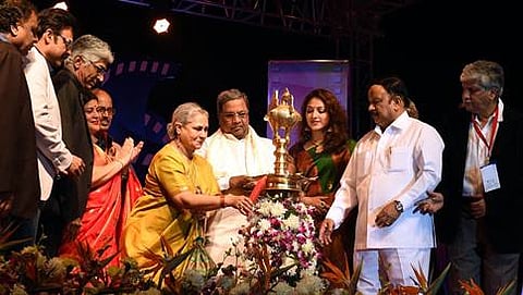 ಕಾರ್ಯಕ್ರಮ ಉದ್ಘಾಟಿಸುತ್ತಿರುವ ಜಯಾ ಬಚ್ಚನ್