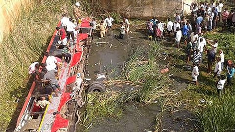ನದಿಗೆ ಬಿದ್ದಿ ಎಸ್ಆರ್ಟಿಸಿ ಬಸ್