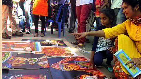 ಚಿತ್ರಕಲಾ ಪರಿಷತ್ತಿನ ಆವರಣದಲ್ಲಿ ನಡೆದ ಚಿತ್ರಸಂತೆ