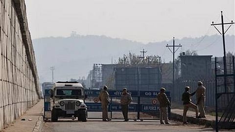 ಪಠಾಣ್ ಕೋಟ್ ನಲ್ಲಿ ಕಾವಲು ಕಾಯುತ್ತಿರುವ ಯೋಧರು