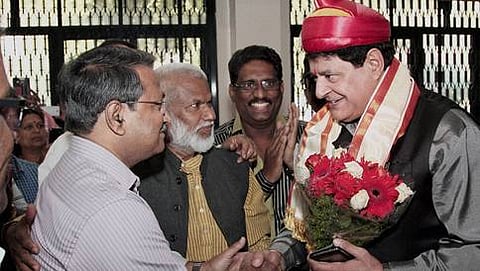 ಗಜೇಂದ್ರ ಚೌಹಾಣ್ ಅವರನ್ನು ಸ್ವಾಗತಿಸಿದ ಎಫ್‌ಟಿಐಐ ಸಿಬ್ಬಂದಿ
