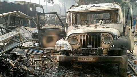 ಮಾಲ್ಡಾ ಹಿಂಸಾಚಾರದಲ್ಲಿ ಬೆಂಕಿಗಾಹುತಿಯಾದ ವಾಹನ