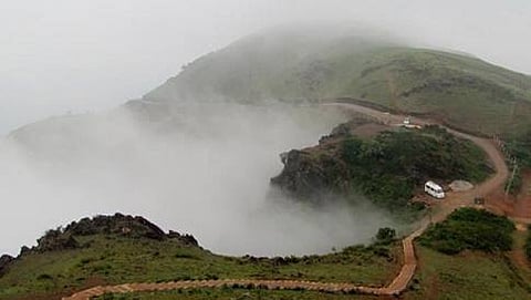 ಚಿಕ್ಕಮಗಳೂರಿನ ಮುಳ್ಳಯನಗಿರಿ ಪ್ರವಾಸಿ ತಾಣ