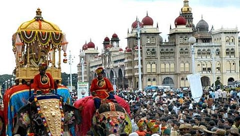 ಮೈಸೂರು ಅರಮನೆ ಅಂಬಾರಿಯ ಹಳೆಯ ಚಿತ್ರ