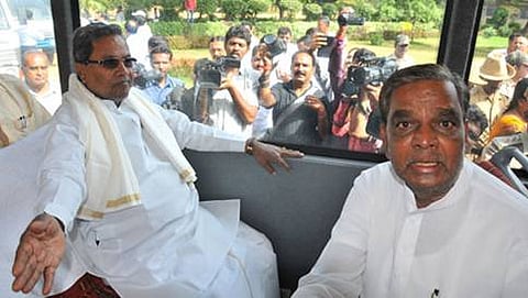 ಸಿದ್ದರಾಮಯ್ಯ ಮತ್ತು ಶ್ರೀನಿವಾಸ್ ಪ್ರಸಾದ್(ಸಂಗ್ರಹ ಚಿತ್ರ)