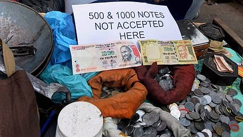 500, 1000 ರೂಪಾಯಿ ಬೆಲೆಯ ನೋಟುಗಳ ಚಲಾವಣೆಯನ್ನು ನಿಲ್ಲಿಸಿದ ನಂತರ ಅಮೃತಸರದಲ್ಲಿ  ಬೀದಿಬದಿ ವ್ಯಾಪಾರಿಯೊಬ್ಬ ಸಾರ್ವಜನಿಕರ ಗಮನಕ್ಕೆ ಹಾಕಿರುವ ಸೂಚನೆ
