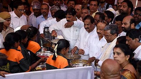 ಪೌರ ಕಾರ್ಮಿಕರ ಊಟದ ಯೋಜನೆಗೆ ಚಾಲನೆ ನೀಡಿದ ಸಿಎಂ