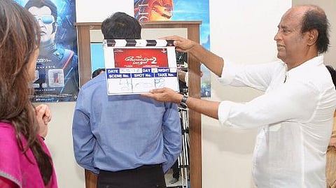 'ವಿಐಪಿ ೨' ಚಿತ್ರಕ್ಕೆ ಕ್ಲಾಪ್ ಮಾಡಿದ ರಜನಿಕಾಂತ್; ಚಿತ್ರಕೃಪೆ: ಧನುಷ್ ಟ್ವಿಟ್ಟರ್ ಖಾತೆ