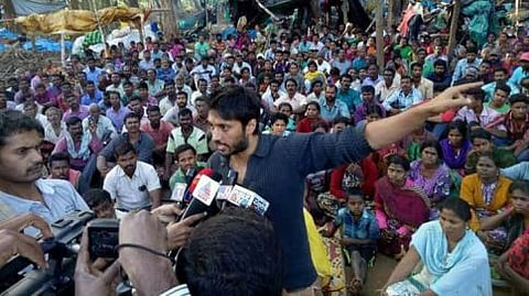 ಆದಿವಾಸಿ ಸಮುದಾಯದ ಹಕ್ಕುಗಳಿಗಾಗಿ ಧರಣಿ ನಿರತ ಚೇತನ್