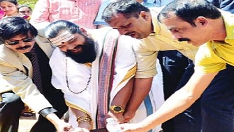 ಕರ್ನಾಟಕ ಆಯುರ್ವೇದ ಯುನಾನಿ ವೈದ್ಯ ಮಂಡಳಿಯ ಸುವರ್ಣ ಮಹೋತ್ಸವದ ಅಂಗವಾಗಿ ನಡೆಯುವ ಜಾಗತಿಕ ಸಮಾವೇಶಕ್ಕೆ ಸಭಾಂಗಣ ಮತ್ತು ಮಳಿಗೆಗಳ ನಿರ್ಮಾಣಕ್ಕೆ ಆರೋಗ್ಯ ಸಚಿವ ಯು.ಟಿ.ಖಾದರ್ ಮತ್ತು ಆ