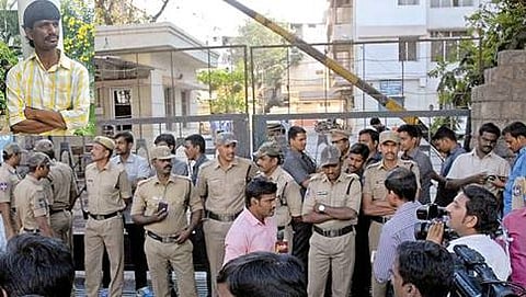 ಆಕಸ್ಮಿಕವಾಗಿ ಬಂದೂಕಿನಿಂದ ಹಾರಿತು ಗುಂಡು: ಶಾಸಕನ ಕಾರು ಚಾಲಕ ಸಾವು
