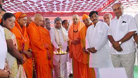 ಸಮಾರೋಪ ಸಮಾರಂಭ ಉದ್ಘಾಟಿಸುತ್ತಿರುವ ಸಿದ್ದರಾಮಯ್ಯ