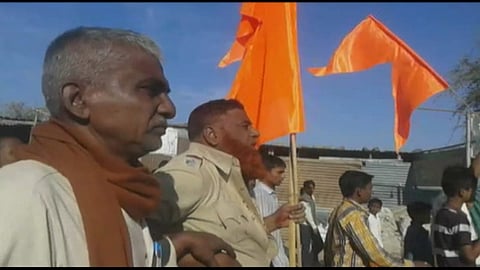 ಯೂನಸ್ ಶೇಖ್ ಅವರ ಕೈಯಲ್ಲಿ ಧ್ವಜ ಕೊಟ್ಟು ಮೆರವಣಿಗೆ ನಡೆಸಿರುವುದು  (ಕೃಪೆ :ಎಎನ್ಐ )