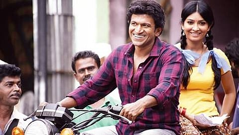 ದೊಡ್ಡಮನೆ ಹುಡುಗ ಚಿತ್ರದ ಸ್ಟಿಲ್