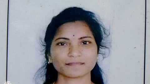 ವಿಜಯವಾಡದ ಸಹಾಯಕ ಉಪನ್ಯಾಸಕಿ ವೀರ ಮಾಧವಿ