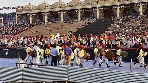 ವಿಶ್ವ ಸಾಂಸ್ಕೃತಿಕ ಉತ್ಸವಕ್ಕೆ ಸಿದ್ಧವಾಗಿರುವ ವೇದಿಕೆ