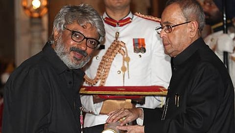 ರಾಷ್ಟ್ರಪತಿಗಳಿಂದ ಪ್ರಶಸ್ತಿ ಸ್ವೀಕರಿಸುತ್ತಿರುವ ಸಂಜಯ್ ಲೀಲಾ ಬನ್ಸಾಲಿ