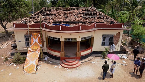 ಕಂಬಮ್ ಆಚರಣೆ ವೇಳೆ ಸಂಭವಿಸಿದ ಅಗ್ನಿ ದುರಂತದ ವೇಳೆ ಹಾನಿಗೊಳಗಾದ ಮನೆ (ಚಿತ್ರಕೃಪೆ: ರಾಯಿಟರ್ಸ್)