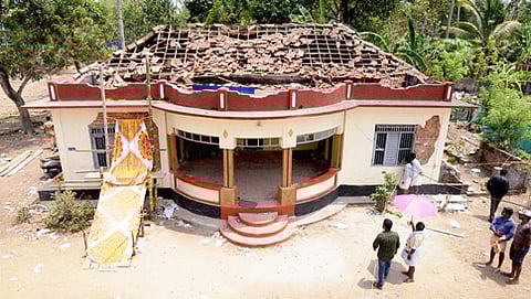 ಪಟಾಕಿ ಅಗ್ನಿ ದುರಂತದಿಂದಾಗಿ ಹಾನಿಗೊಳಗಾದ ಮನೆ (ಚಿತ್ರಕೃಪೆ: ಪಿಟಿಐ)