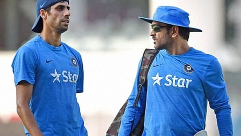 ಕ್ರಿಕೆಟಿಗ ಆಶೀಶ್ ನೆಹ್ರಾ ಮತ್ತು ಧೋನಿ (ಸಂಗ್ರಹ ಚಿತ್ರ)