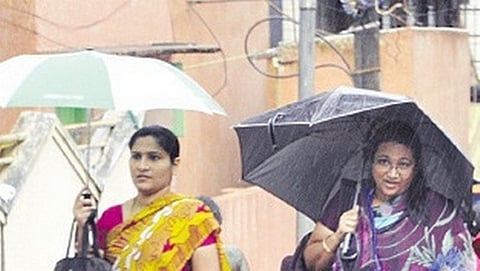 ಬಿಸಿಲ ಬೇಗೆಗೆ ತತ್ತರಿಸಿದ್ದ ನಗರಕ್ಕೆ ತಂಪೆರೆದ ಮಳೆ