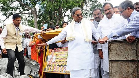 ಕಾಮಗಾರಿ ಪರಿಶೀಲಿಸುತ್ತಿರುವ ಸಿಎಂ