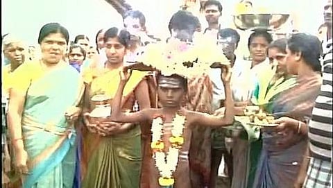 ಬರಪೀಡಿತ ಗ್ರಾಮದಲ್ಲಿ ಮಳೆಗಾಗಿ ಬಾಲಕನ ಬೆತ್ತಲೆ ಮೆರವಣಿಗೆ