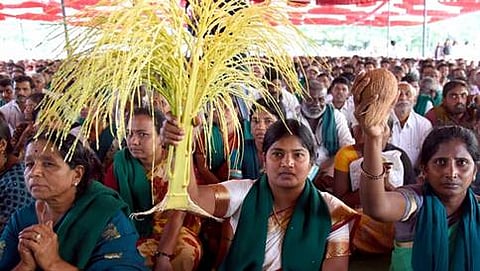 ಬೆಂಗಳೂರಿನ ಫ್ರೀಡಂ ಪಾರ್ಕ್ ನಲ್ಲಿ ನಡೆದ ಪ್ರತಿಭಟನೆಯಲ್ಲಿ ರೈತರು.